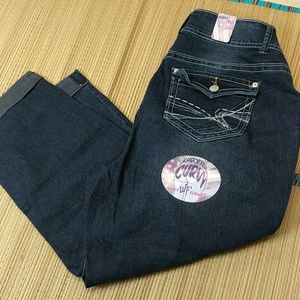 New with tags women's Wallflower capri jeans Plus